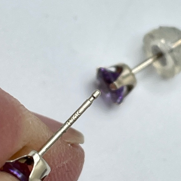 New in Box! 10KT White Gold 5mm Natural Amethysts Earring, - Picture 6 of 8